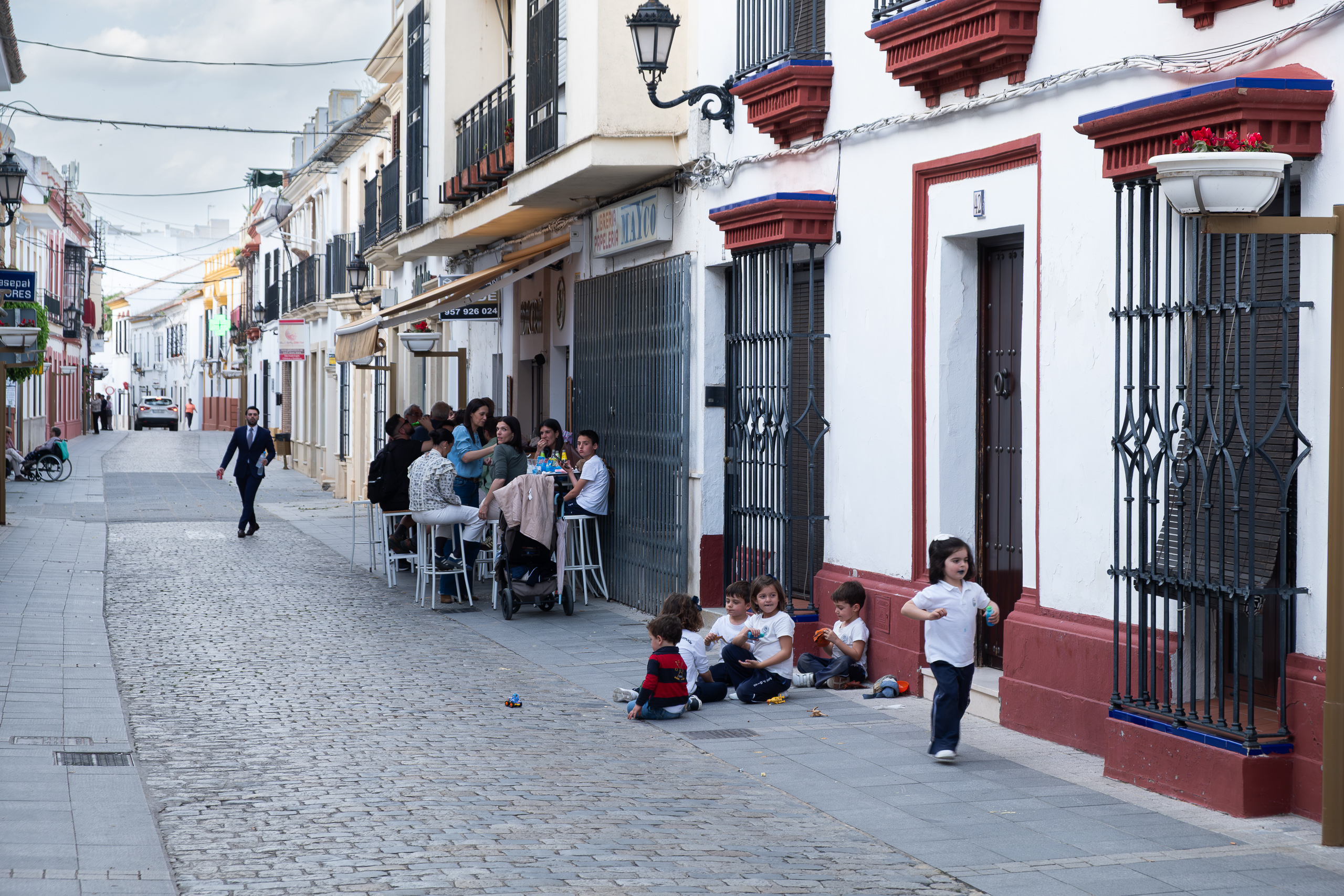 Abendleben auf der Straße – Familien in Palma del Río